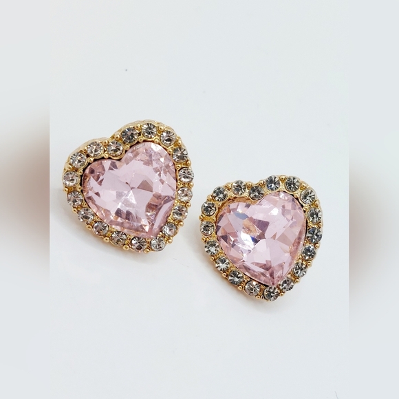 Pink Heart‎ Shaped Stone Outlined In Faux Diamonds and Gold Colored Backings - Picture 1 of 4